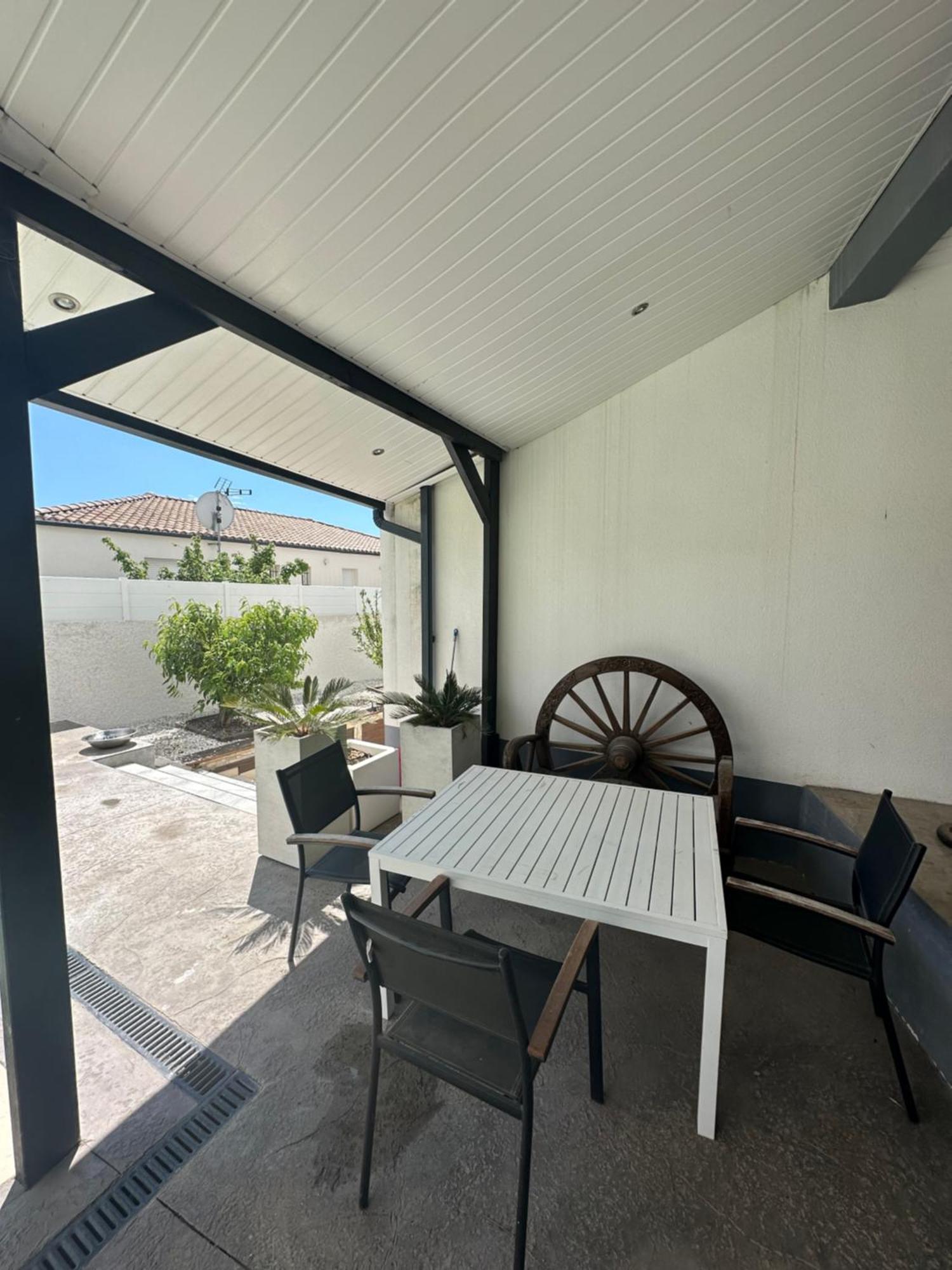 Superbe Appartement Avec Piscine Et Spa Privatif Villeneuve-lès-Béziers Exteriör bild