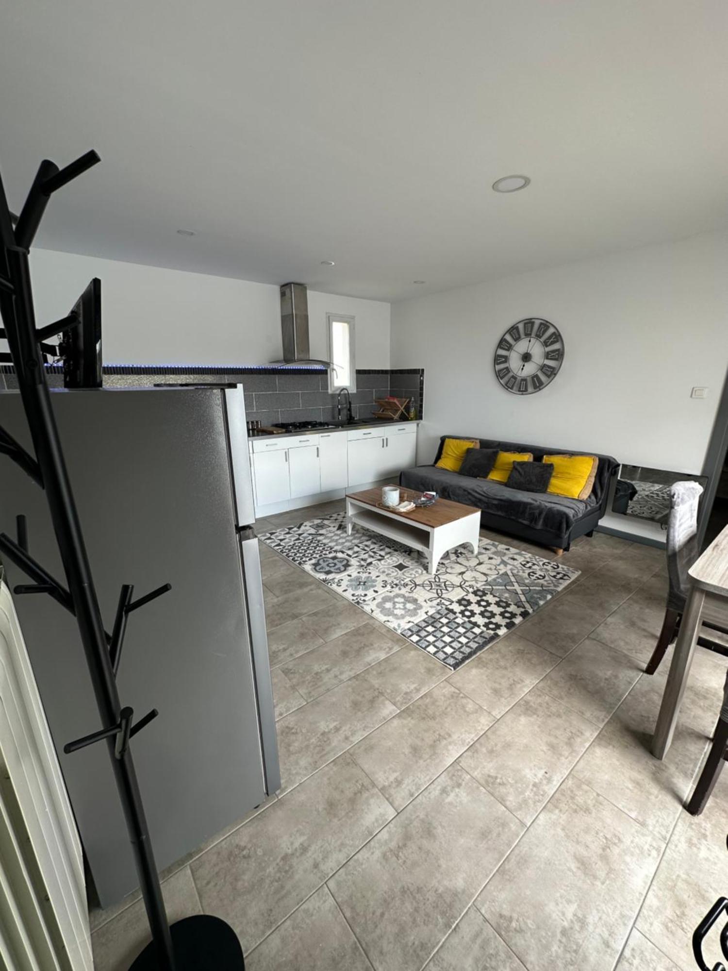 Superbe Appartement Avec Piscine Et Spa Privatif Villeneuve-lès-Béziers Exteriör bild