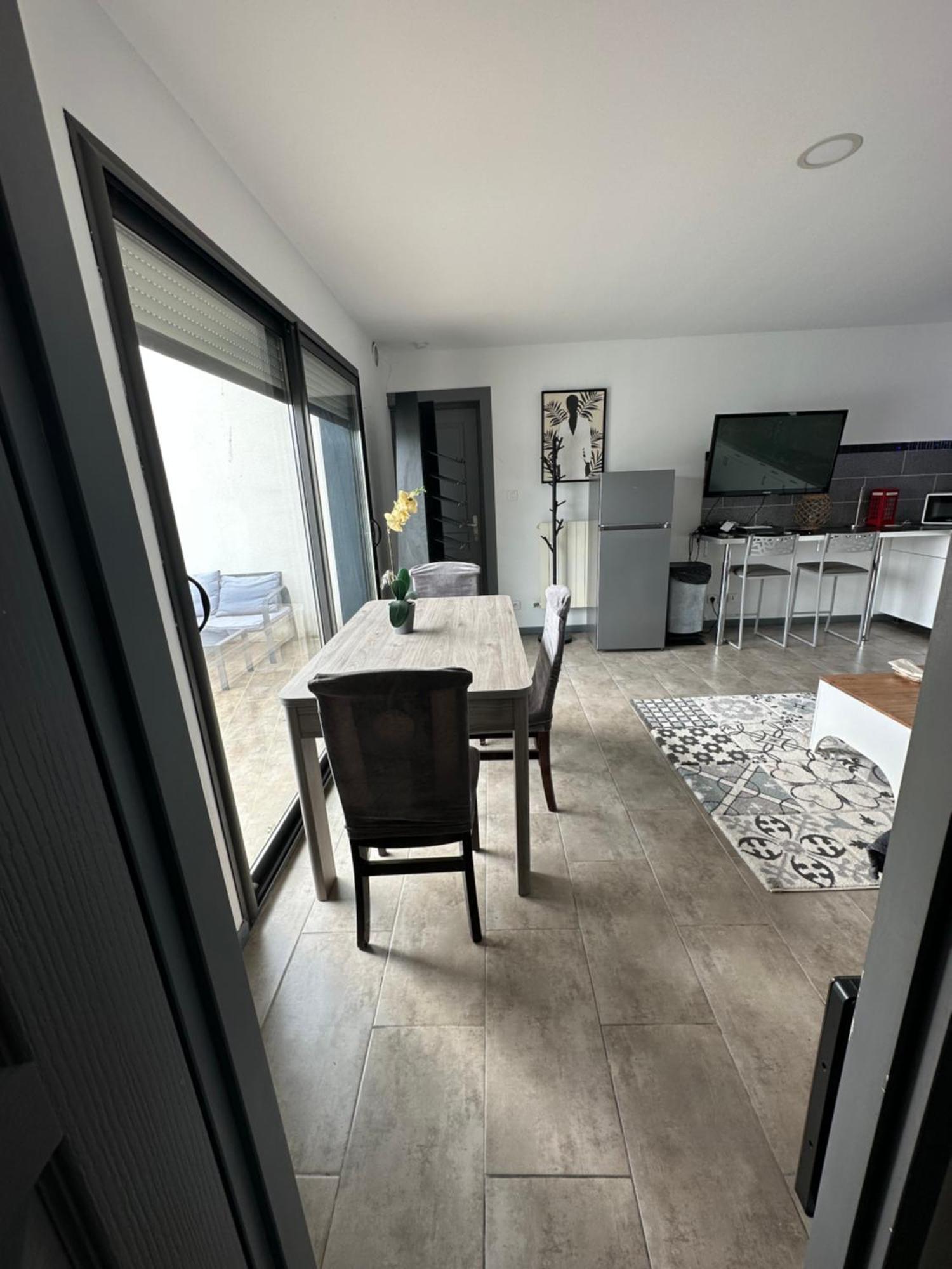Superbe Appartement Avec Piscine Et Spa Privatif Villeneuve-lès-Béziers Exteriör bild
